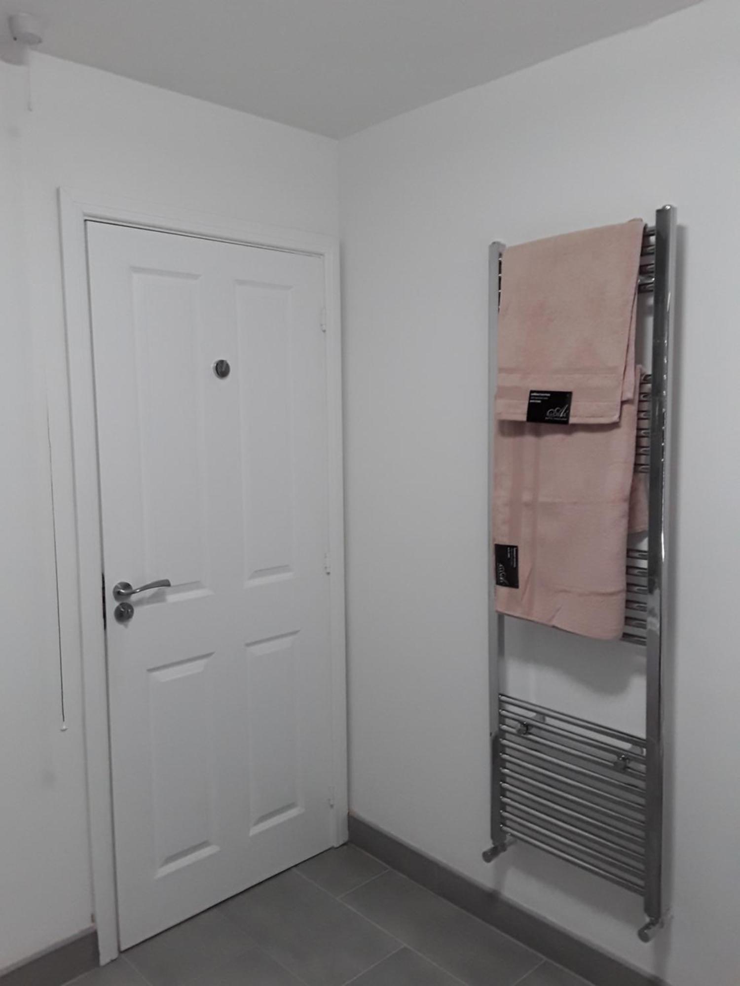 Hams Rest Place - Strictly Only One Guest Allowed In One Room A Second Accompanying Person Will Not Be Allowed Into The Property Birmingham Exteriör bild